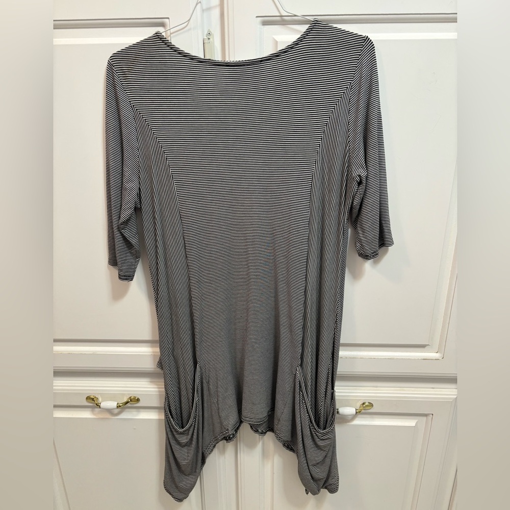 Joseph Ribkoff Black White Striped Shark Bite 3/4 Sleeve Top Women’s Size 12